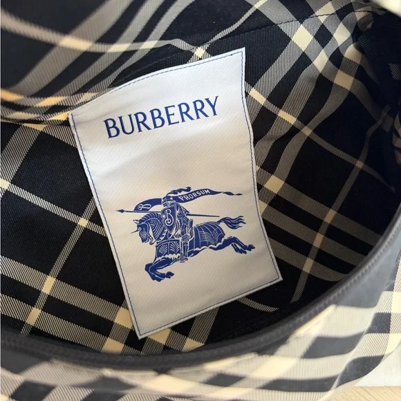 Burberry Black and Cream Essential Belt Bag - Picture 6 of 8
